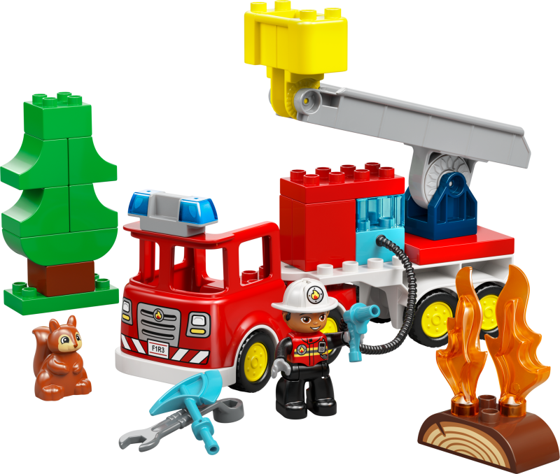 10473 Löschauto mit Schlauch und Feuerwehrmann