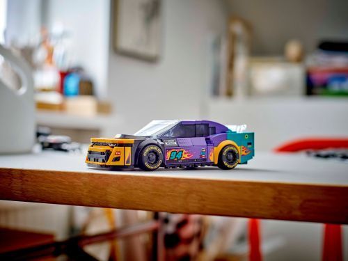 Set 76935